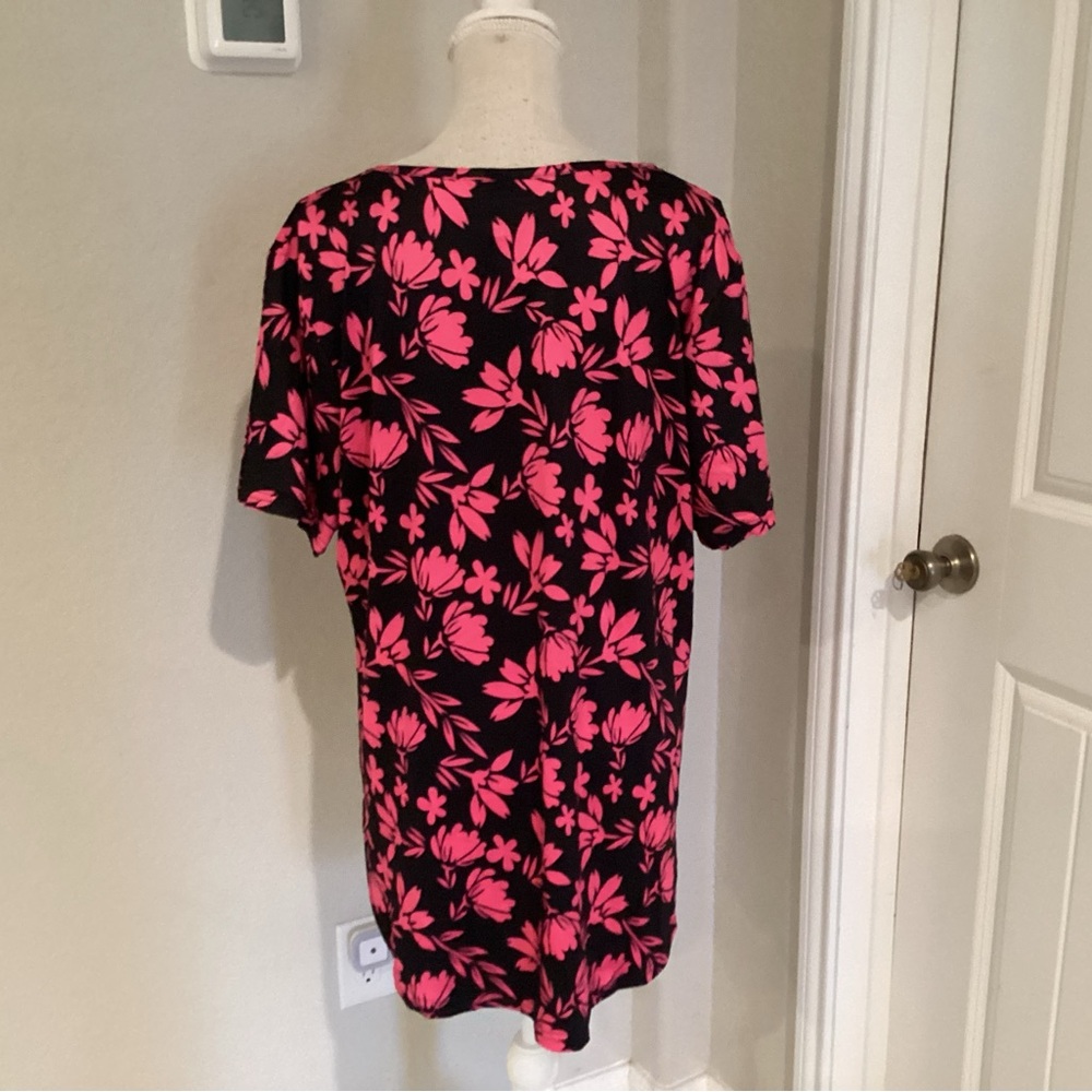 Floral Pink and Black Women's Top - Picture 3 of 4